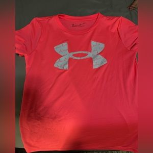 Under armour neon pink heat gear t-shirt size (S)